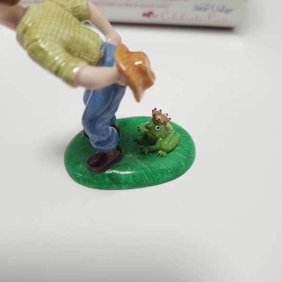 Department 56 Kissing Booth 25 Cents Snow Village Valentine's Day 55215 - Picture 4 of 11